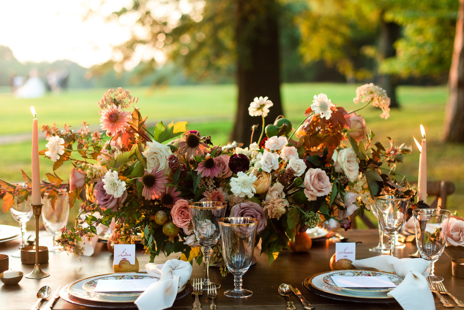 White scabiosa, pink coneflower peach roses wedding table arrangement, handcrafted by a Memphis, TN boutique floral design studio. The epitome of romance and timeless elegance for a wedding day.