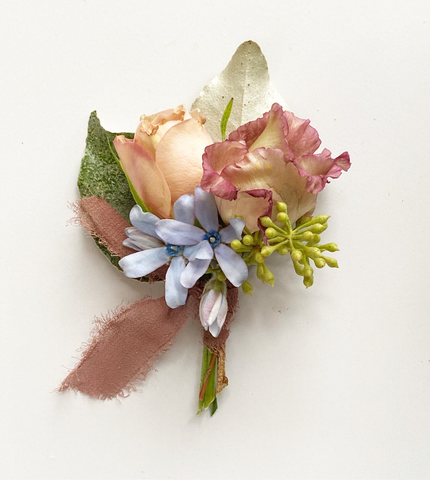 Boutonniere with blush colored flowers. Floral arrangement completed by Everbloom Design a Memphis, Tennessee based floral studio.
