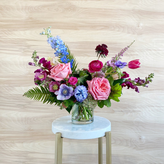 Let Everbloom Design, the expert Memphis-based florist, bring the beauty of the season into your space with this stunning floral arrangement in a sleek cylindrical glass vase.